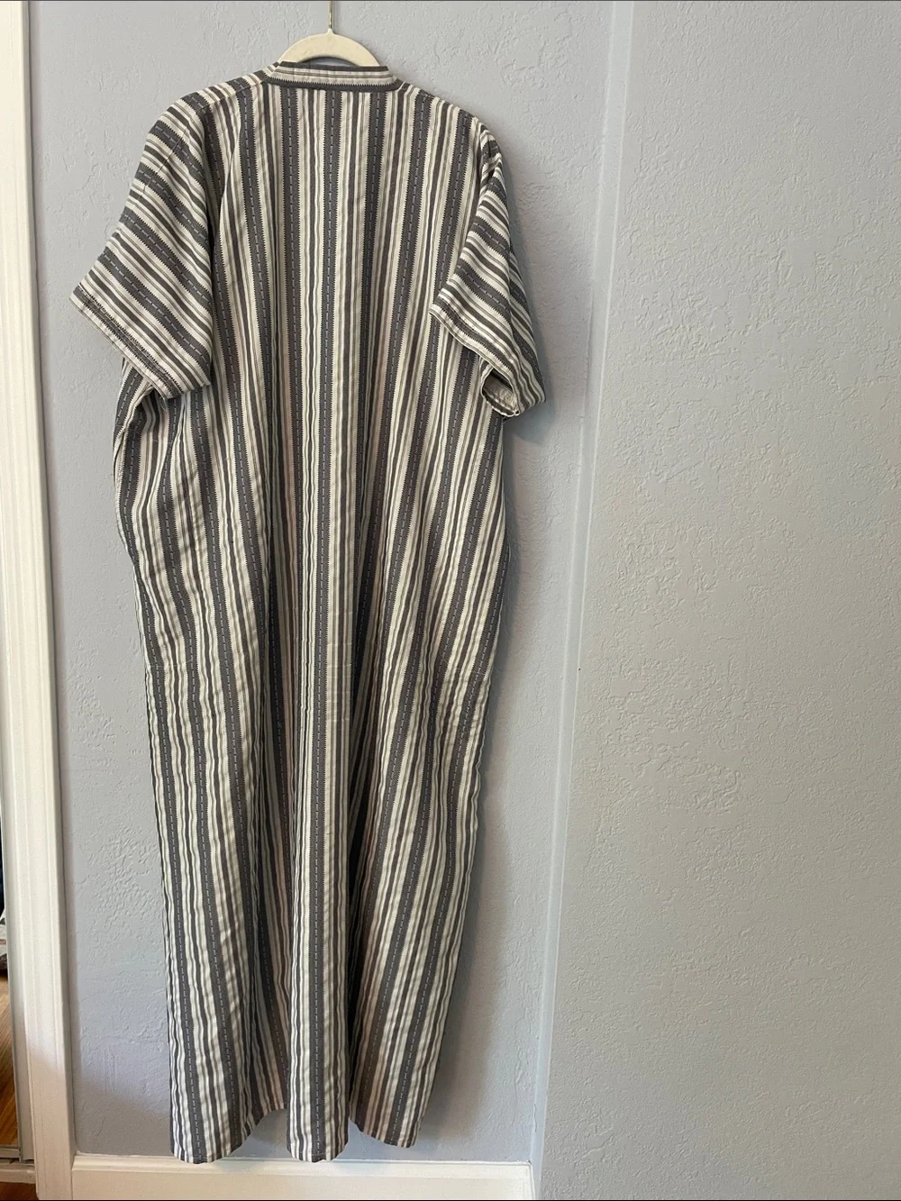 Striped V-Neck Kaftan - Picture 2 of 8
